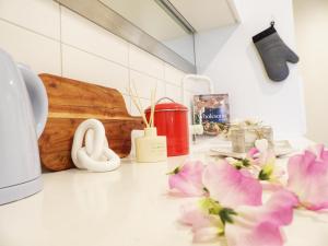 ES2410-2Bed 2Bath Vision Apt with Balcony, Pool & Gym