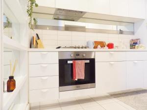 ES2410-2Bed 2Bath Vision Apt with Balcony, Pool & Gym