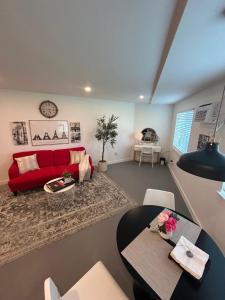 Window to Paris Studio on Lake Conroe