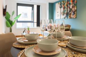 Central City Stay, 2 Bed 2 Bath, Sleeps up to 7, Netflix