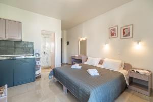 Rhoe Seaside Apartments