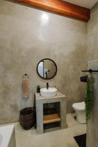 Afri Villa Stays - Luxury Bush Villa Bird