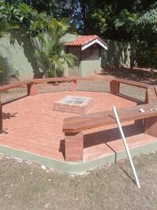 Linda Chácara com piscina