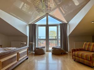 Dviaukštis butas Nidos centre, su panoraminiu vaizdu į marias