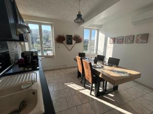 Appartements Superbe appart renove vue sur Meuse Miss Africa : Appartement 2 Chambres