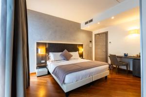 Superior Double or Twin Room room in Hotel Como