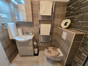 Rottenbiller Gardens 5