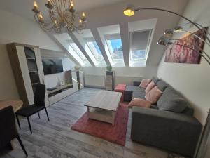 Rottenbiller Gardens 5