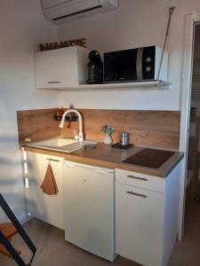 Maisons de vacances Studio Valcros, La Londe : Maison 1 Chambre