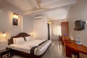 Hotel Geethu International - Kuzhittura
