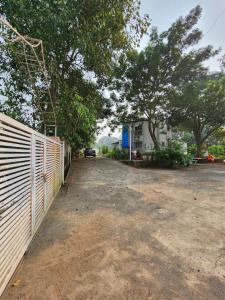 Serene getaway with Karaoke Lounge Nandan farms