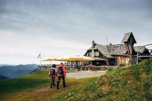 Luxescape-Traumaussicht-Wandergebiet-Paragleiten-Mountainbiken-Erlebnis CARD