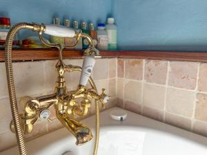 Country Charm & Jacuzzi vote 5 other OTA