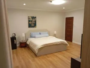 Waterfront Royal Villa - Phanat Nikhom