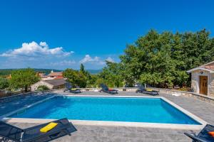Villa Delore, a romantic villa with pool, close to the sea