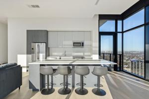 Luxurious Highland Park Penthouse with Stunning Views