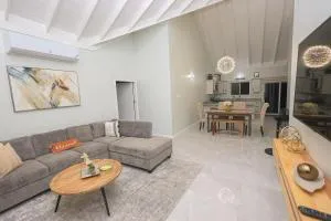 Charming Retreat beach access - Steer Town