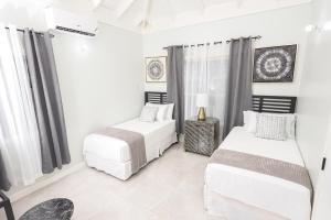 Charming Retreat beach access