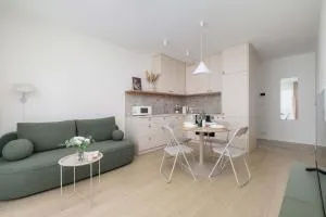 Saska Cozy Apartment Parking by Noclegi Renters - Wola Duchacka