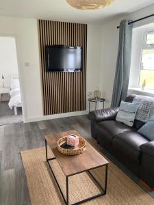 37 Gower holiday village Ty Seren Cosy 2 bedroom chalet with a seasonal indoor pool