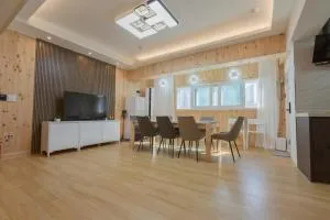Private and Spacious Rooftop Retreat In Hongdae, near Station - Gimcheon