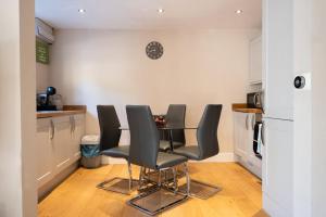 Vineyard Style 2BR with Garden and Parking