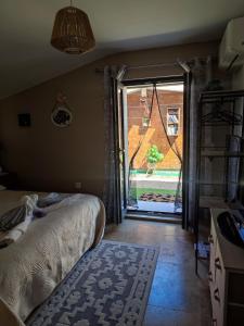 B&B / Chambres d'hotes Chez Brigitte Chambre d hotes avec cour privative,piscine, : photos des chambres