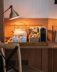 The Old Farmhouse Pub and Rooms