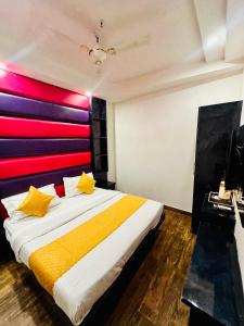 Hotel Red Stone Inn Walkable from New Delhi Railway Station