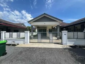 Villa Umar Home Stay - Guar Chempedak