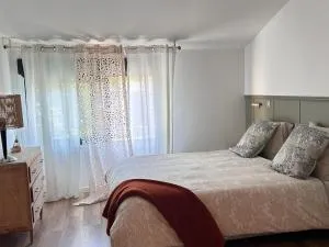 Chambre luxe avec espace petit déjeuner et travail - Mauvezin-sur-Gupie