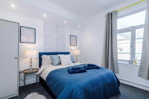 Incredible 4Bedroom Home In Salford, Game Room, Free Parking, Smart TV