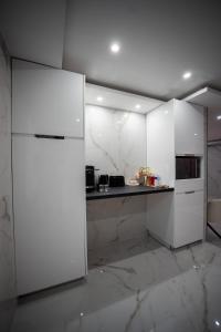 Beautiful Skyline Suite 30 minutes from Paris!