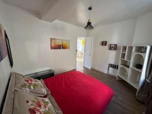 Appartements Superbe appart renove vue sur Meuse Le Chic dans le pre : Appartement 3 Chambres