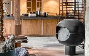 Lovely Home In Lärbro With Wifi