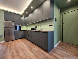 Acropolis Panorama Suite by YHA