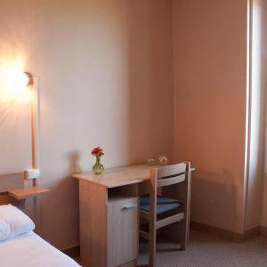 Hotels Hotel des Pyrenees : photos des chambres