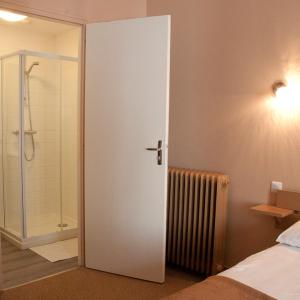 Hotels Hotel des Pyrenees : photos des chambres