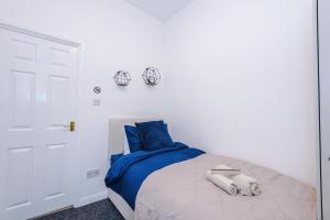 Stunning 3Bedroom Home, Game Room, Free Parking, Fully Stocked, Sleeps 8