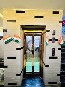 Hotel Red Stone Inn Walkable from New Delhi Railway Station