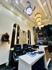 Hotel Red Stone Inn Walkable from New Delhi Railway Station