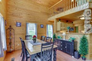 3 Mi to Marina: Cabin w Hot Tub in Byrdstown!