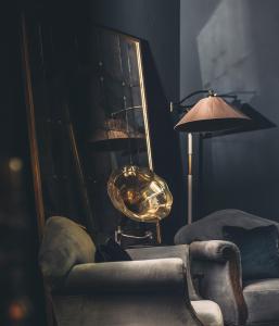 Habitación con cama extragrande.