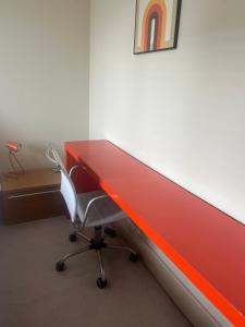 Bright, modern & close to historic town