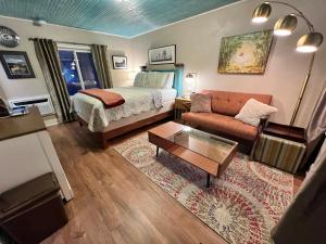 Sherwood Court Cottages & Guest Rooms