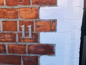Sleeps 4 Belfast townhouse 20min walk from city