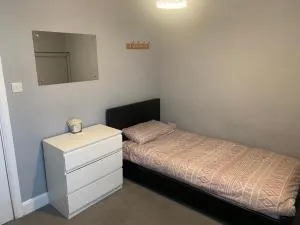 North London Room - Enfield Lock