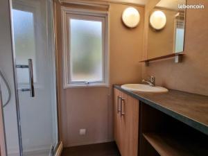 Campings LOCATION MOBIL HOME 40m carre de 2 a 8 personnes en bords de mer : photos des chambres
