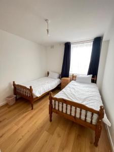 2 bedroom flat Parson House W2