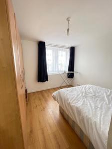 2 bedroom flat Parson House W2